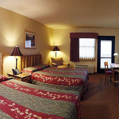 Kewadin St. Ignace Hotel Evergreen Shores Bagian luar foto