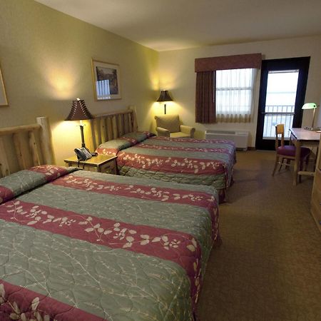 Kewadin St. Ignace Hotel Evergreen Shores Bagian luar foto