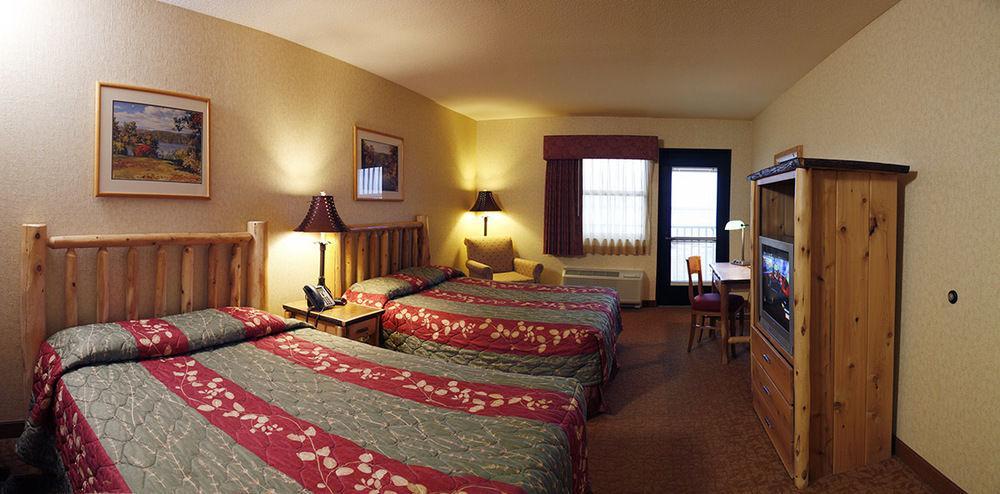 Kewadin St. Ignace Hotel Evergreen Shores Bagian luar foto